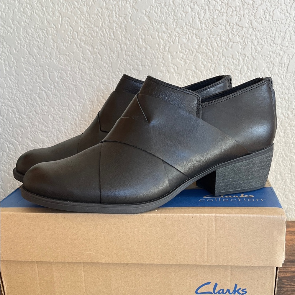🆕 Clarks Charlten Gema leather booties
